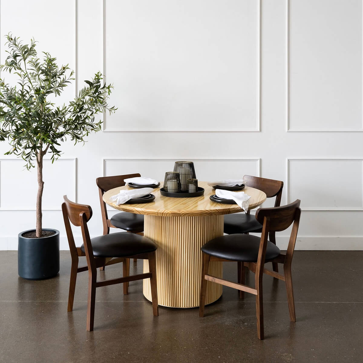 Jasmine - New Zealand Pine Round Dining Table
