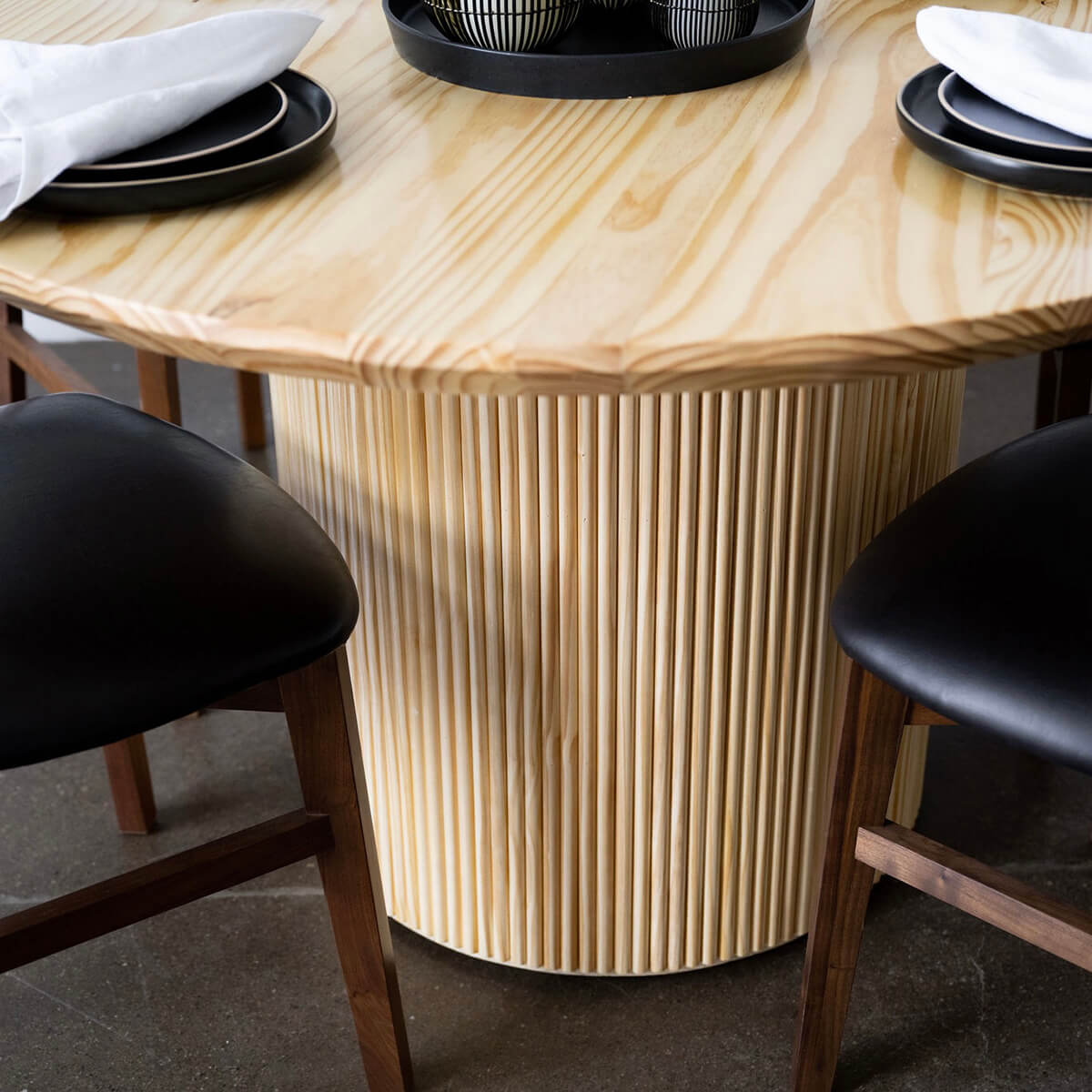 pine wood minimalist mid century modern round dining table - leg design