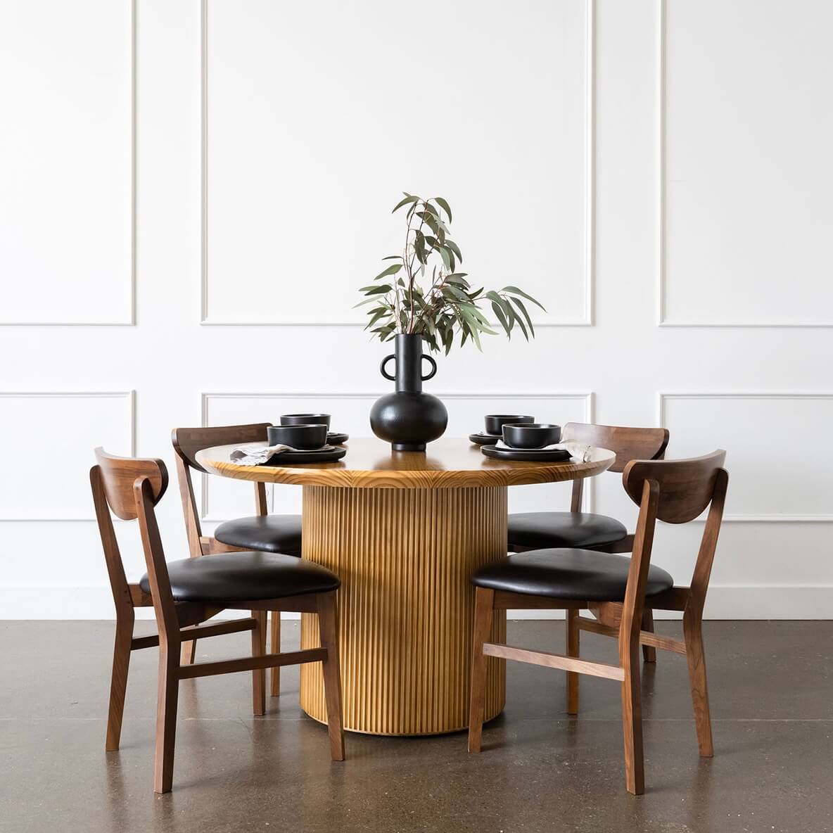 Jasmine - New Zealand Pine Round Dining Table