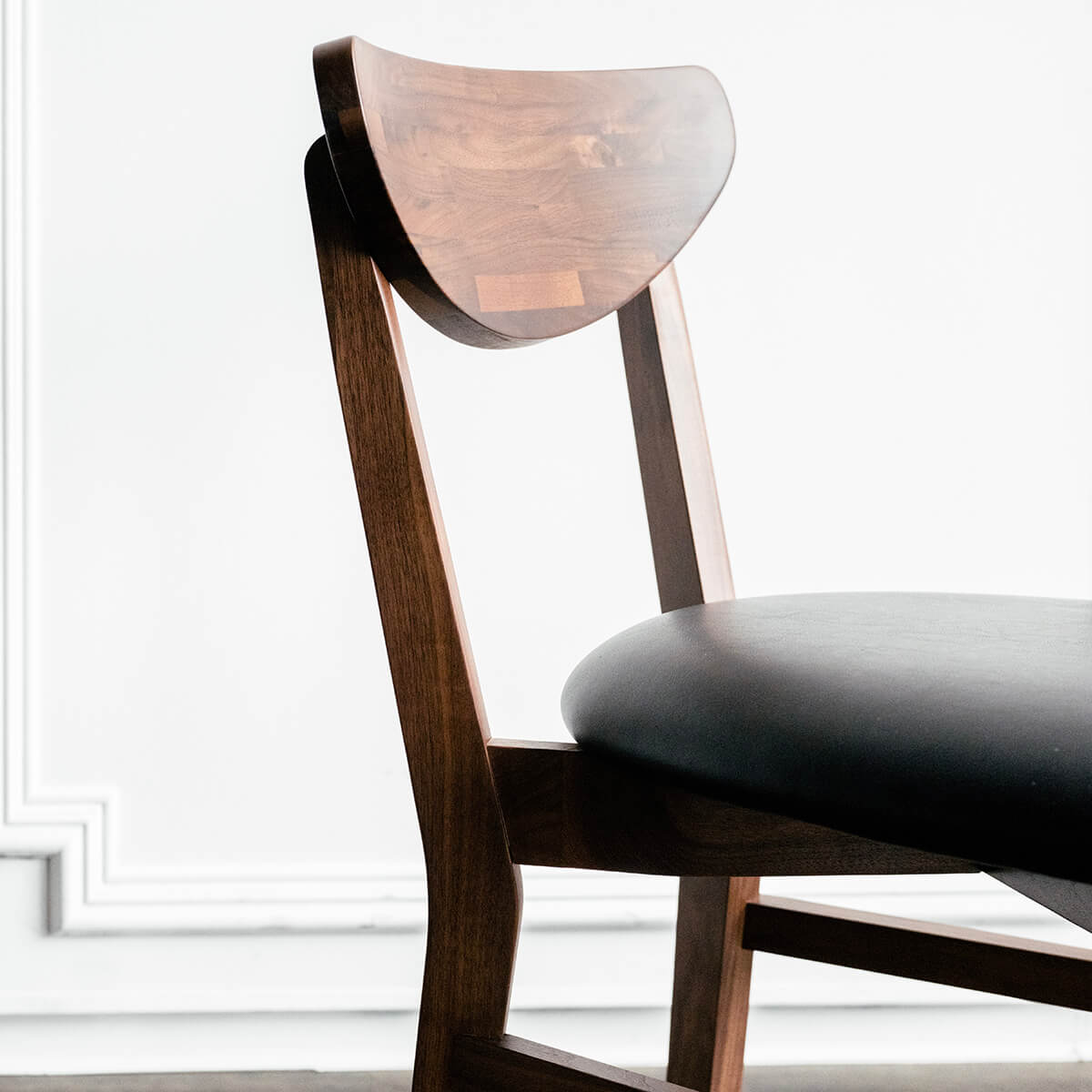 
                  
                    Modern furniture stores in Toronto
                  
                