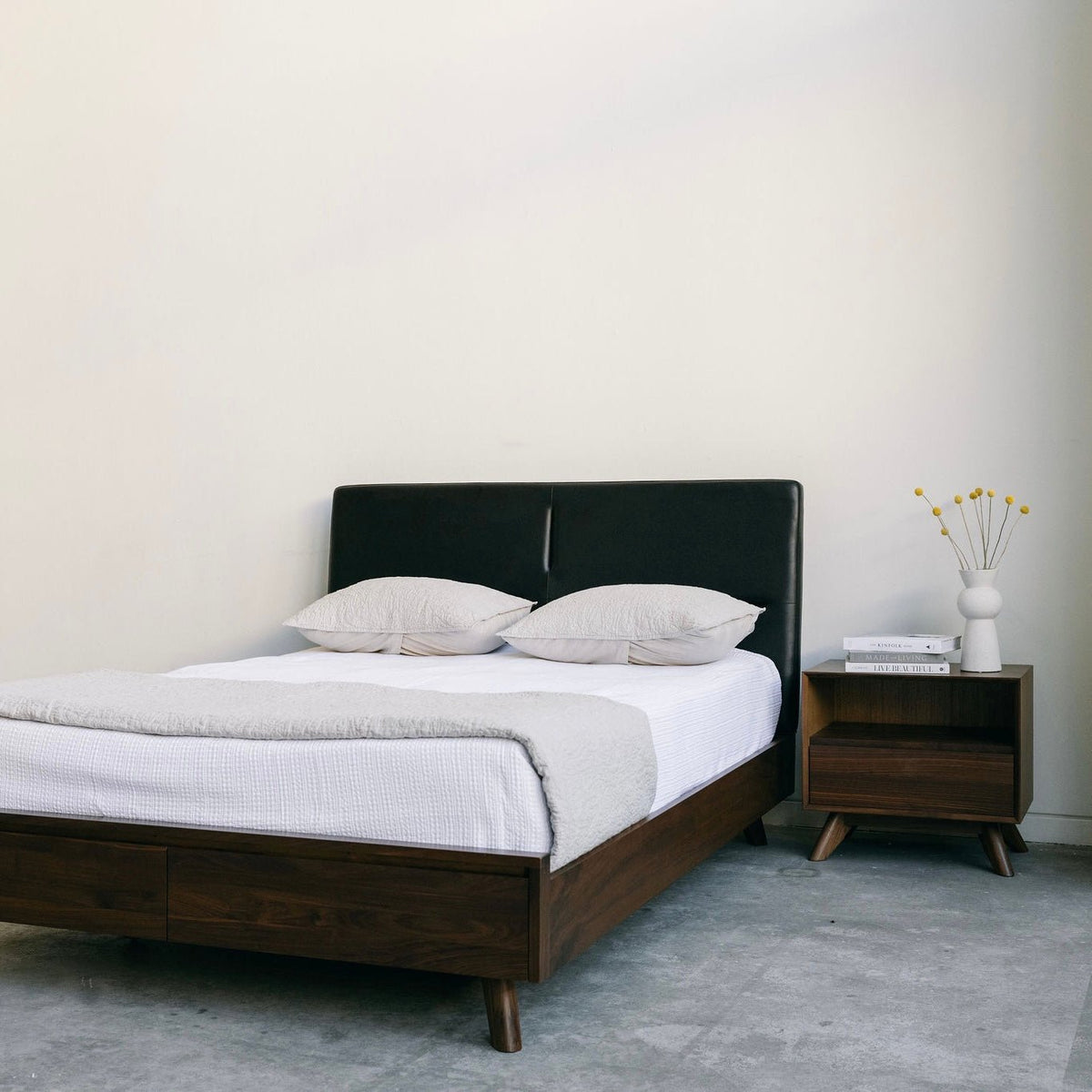 
                  
                    Mim Concept  best Modern furniture stores in Toronto, Ottawa and Mississauga to sell modern contemporary bedroom furniture and condo furniture. Italian leather headboard bed Low profile platform storage bed solid walnut wood
                  
                