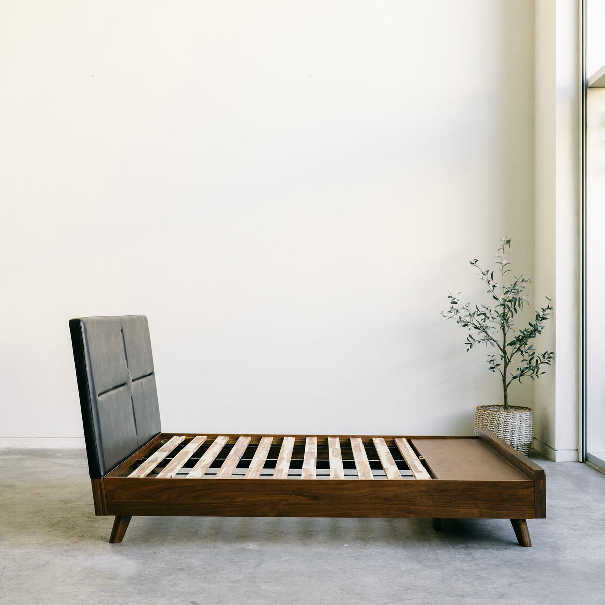 
                  
                    Mim Concept  best Modern furniture stores in Toronto, Ottawa and Mississauga to sell modern contemporary bedroom furniture and condo furniture. Italian leather headboard bed Low profile platform storage bed solid walnut wood
                  
                