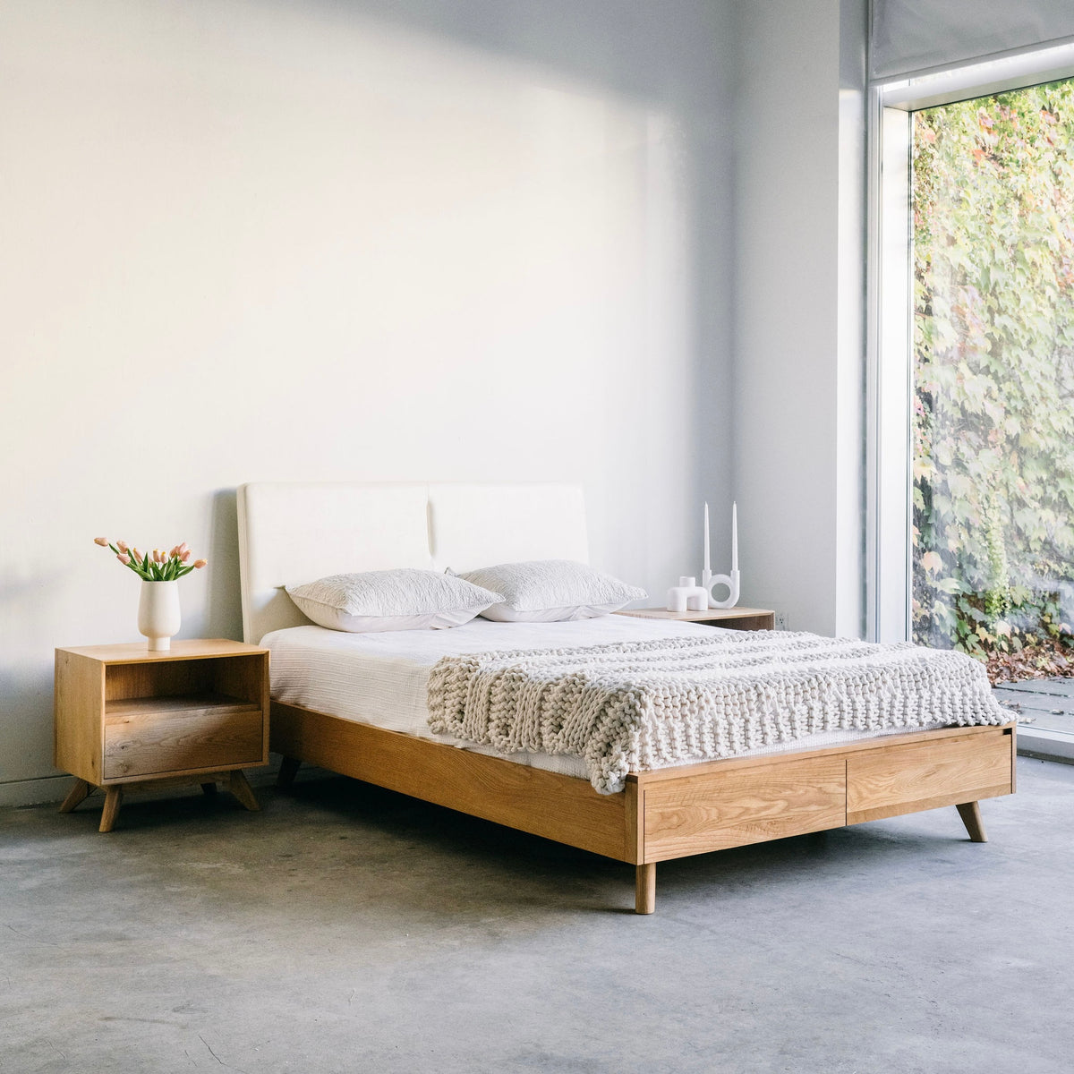 
                  
                    Mim Concept best Modern furniture stores in Toronto, Ottawa and Mississauga to sell modern contemporary bedroom furniture and condo furniture Italian leather headboard bed Low profile platform storage bed solid oak wood
                  
                
