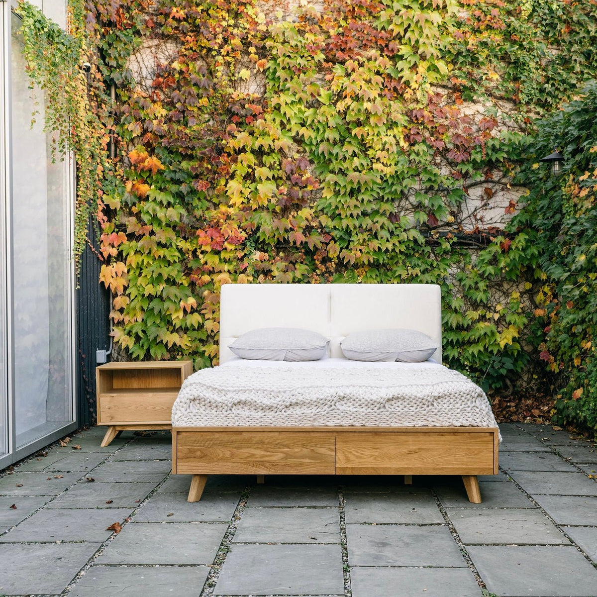 
                  
                    Mim Concept best Modern furniture stores in Toronto, Ottawa and Mississauga to sell modern contemporary bedroom furniture and condo furniture Italian leather headboard bed Low profile platform storage bed solid oak wood modern organic
                  
                