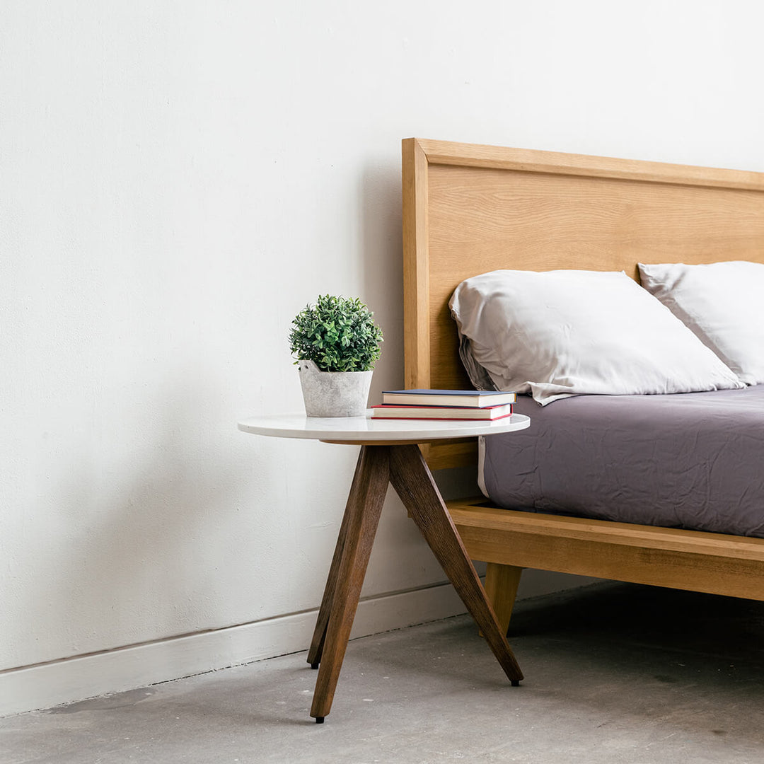Sleek and Minimalist Marble Side Table - Mim Concept